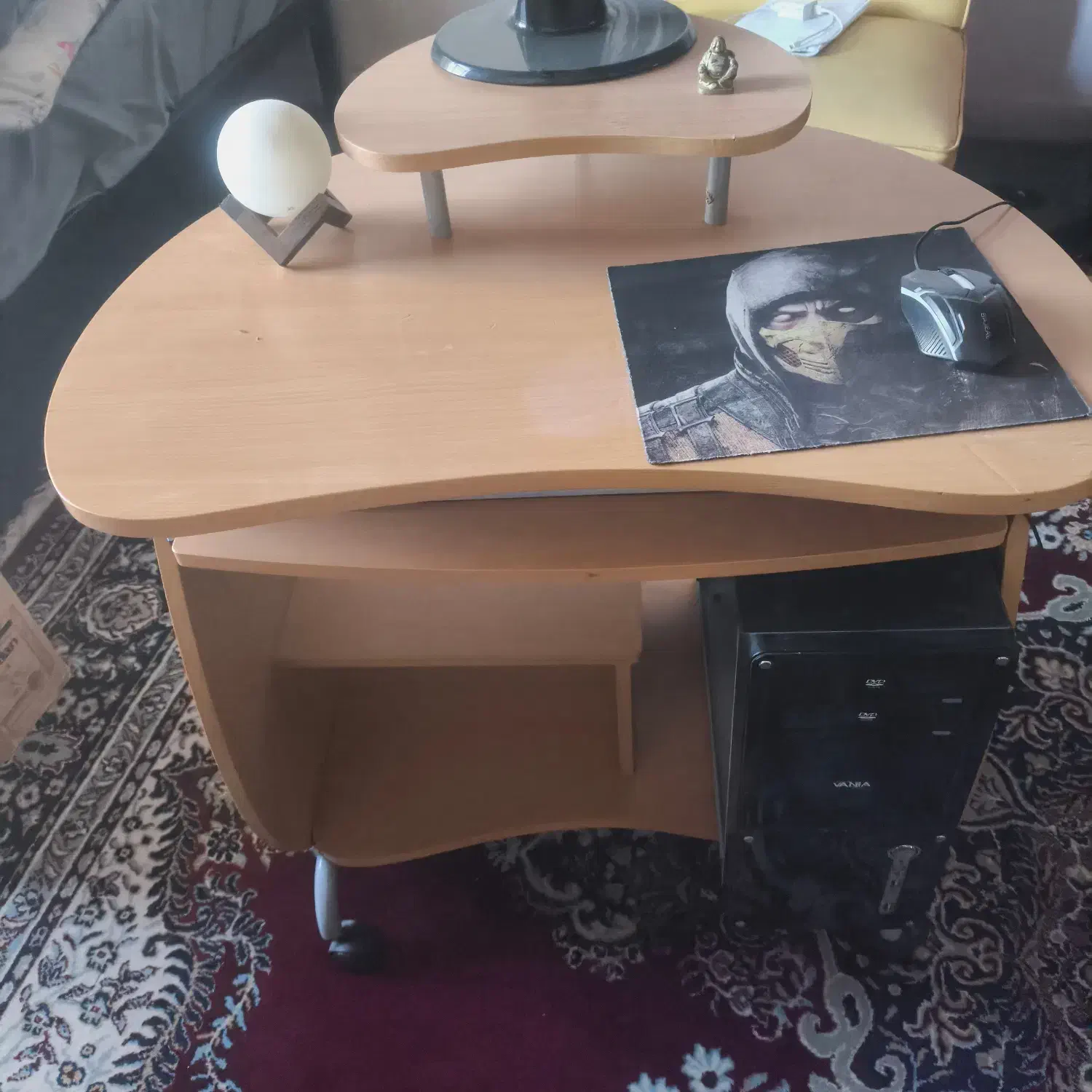 میز تمیز|میز تحریر و کامپیوتر|رشت, دباغیان|دیوار