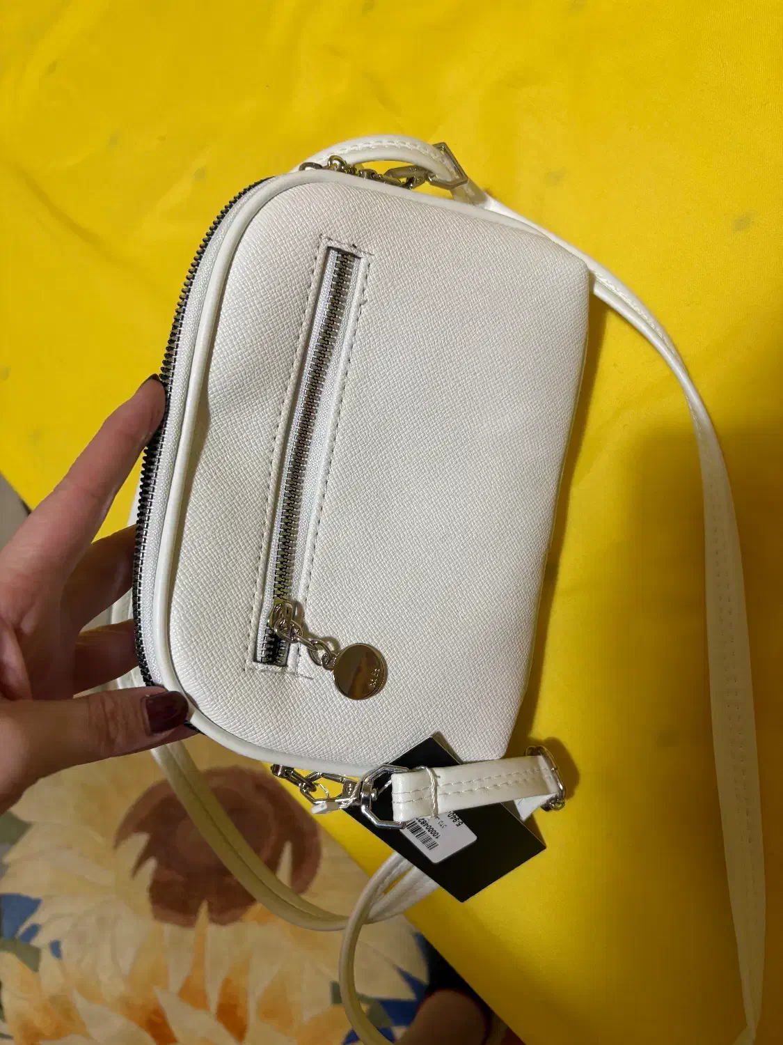 کیف سفید|کیف، کفش، کمربند|آستانه اشرفیه, |دیوار