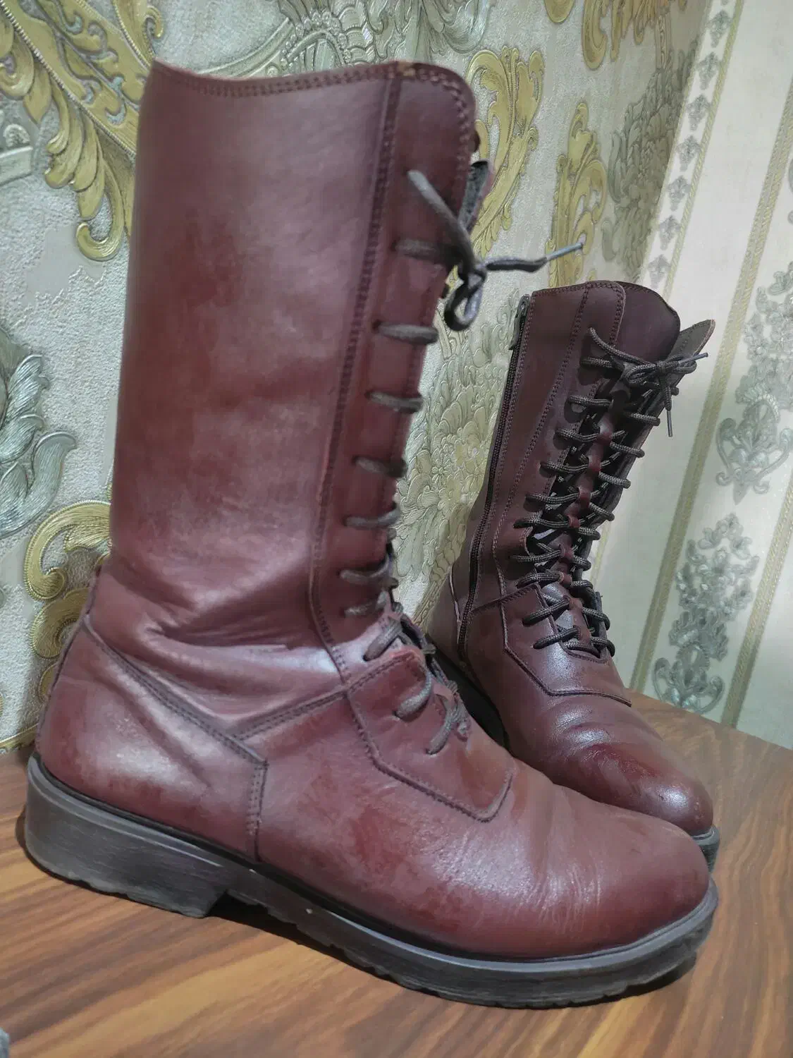 پوتین|کیف، کفش، کمربند|رشت, گلسار|دیوار