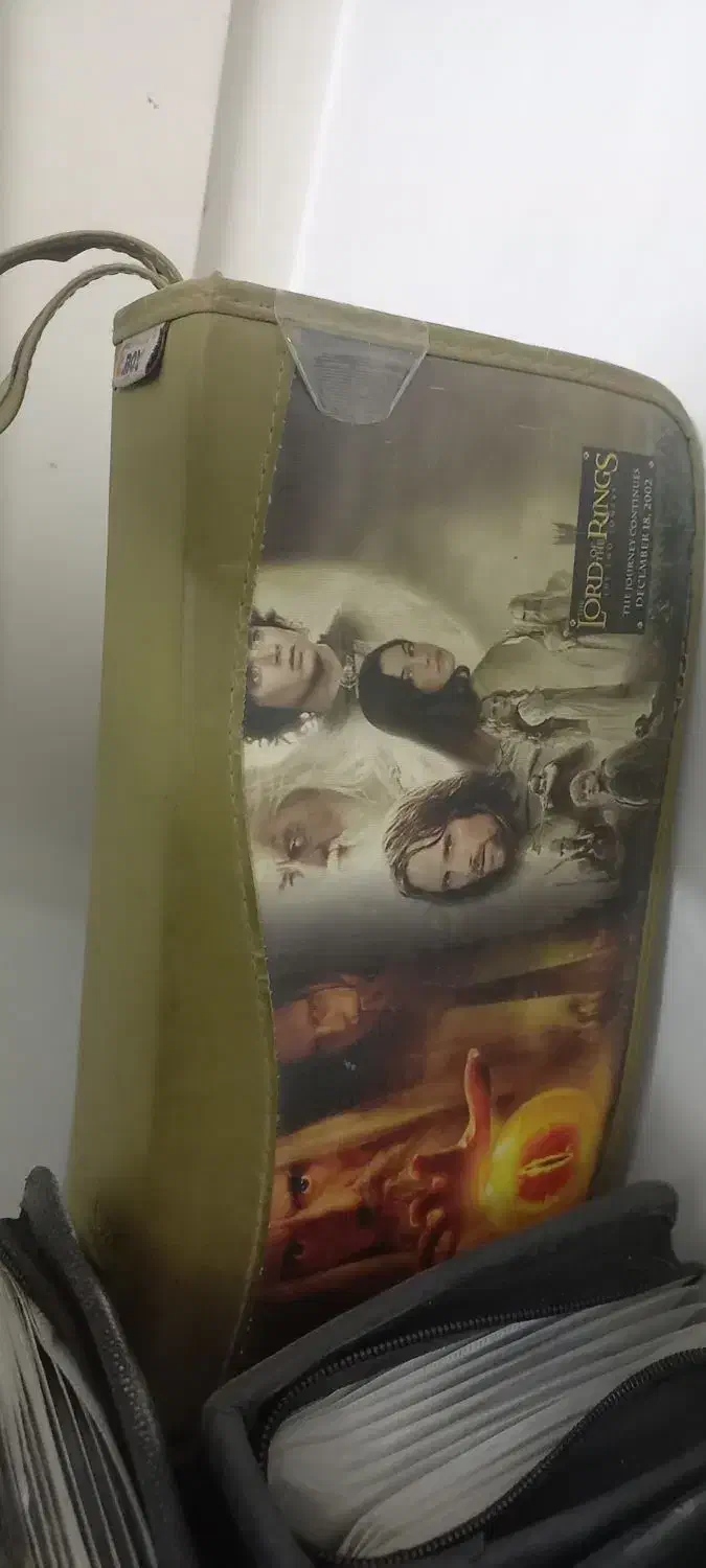 بیش از هزار فیلم سینمایی|فیلم و موسیقی|قم, چهار امامزاده|دیوار