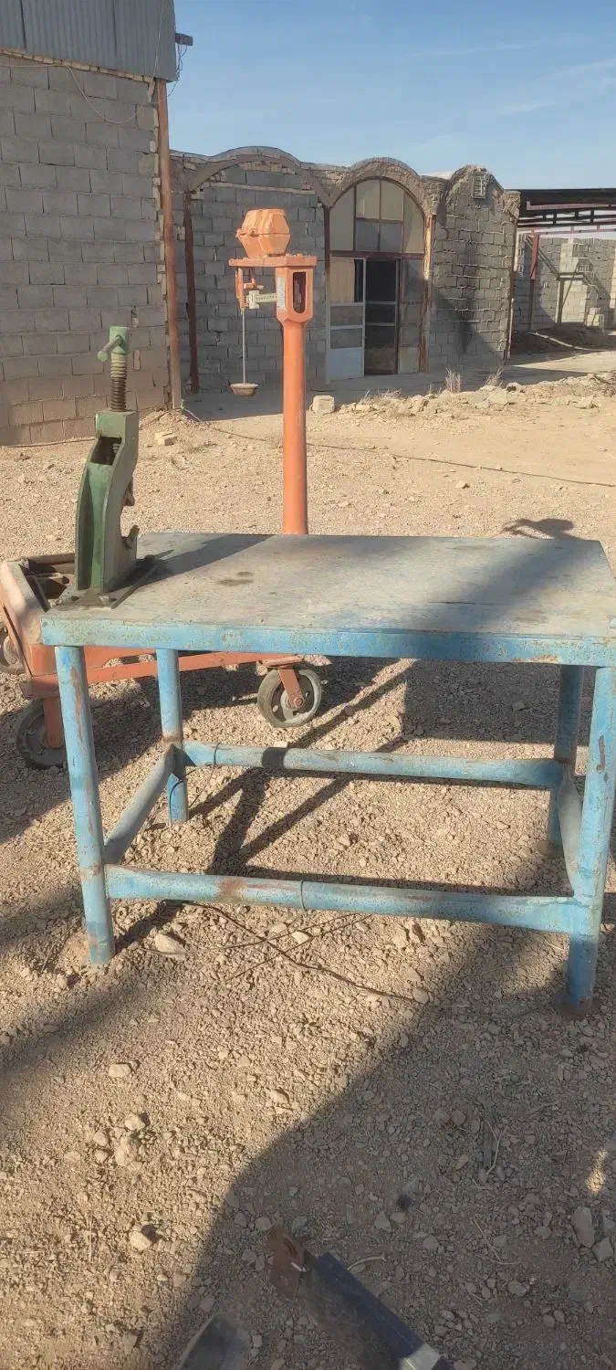 گیره ومیزکار|ابزارآلات|برخوار, |دیوار