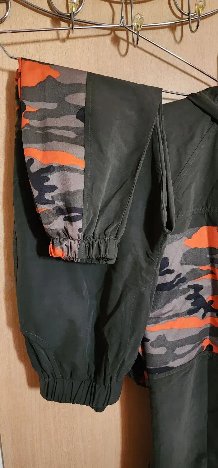 هودی و شلوار چریکی کاملا نو.تعدا عکس بیشتر|لباس|زرندیه, |دیوار