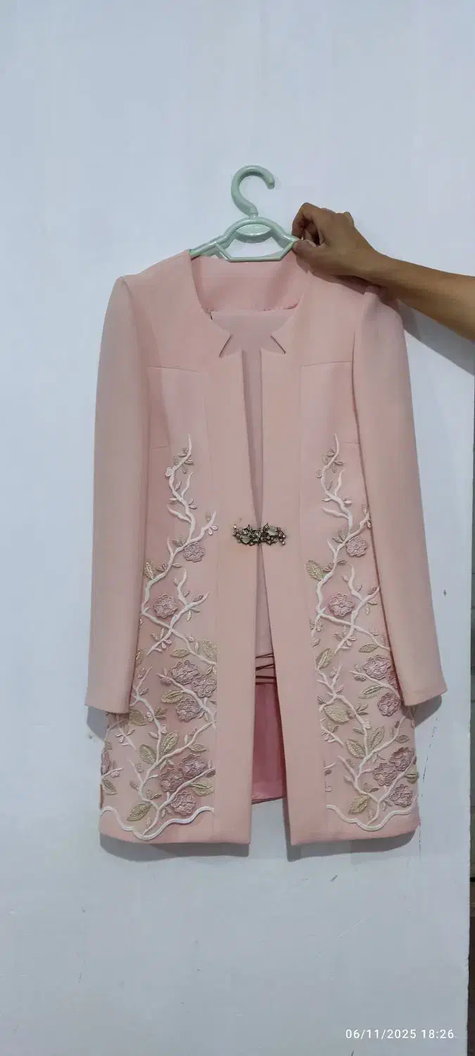 ست سه تکه کت و شلوار|لباس|صدرا-فارس, فاز ۱|دیوار