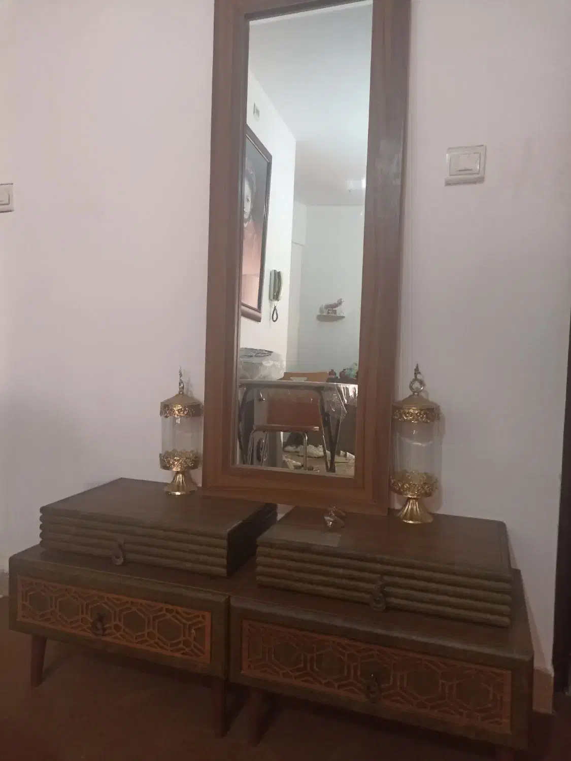 اینه و کنسول|بوفه، ویترین، کنسول|صدرا-فارس, فاز ۱|دیوار