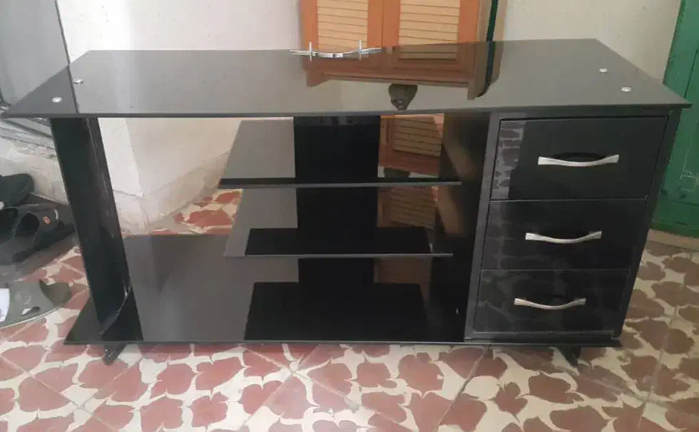 میز تلویزیون قیمت ۱۵۰۰۰۰۰ تومان در حد نو|میز تلویزیون|مشگین شهر, |دیوار