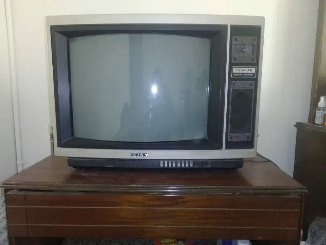 تلویزیون سونی چوبی|کلکسیون اشیاء عتیقه|انار, |دیوار