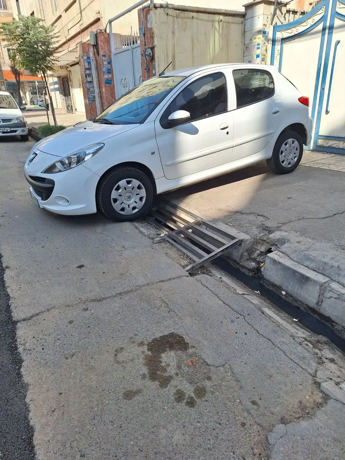 ۲۰۷ مدل ۱۴۰۱ سقف فلز|خودرو سواری و وانت|باقرشهر, |دیوار