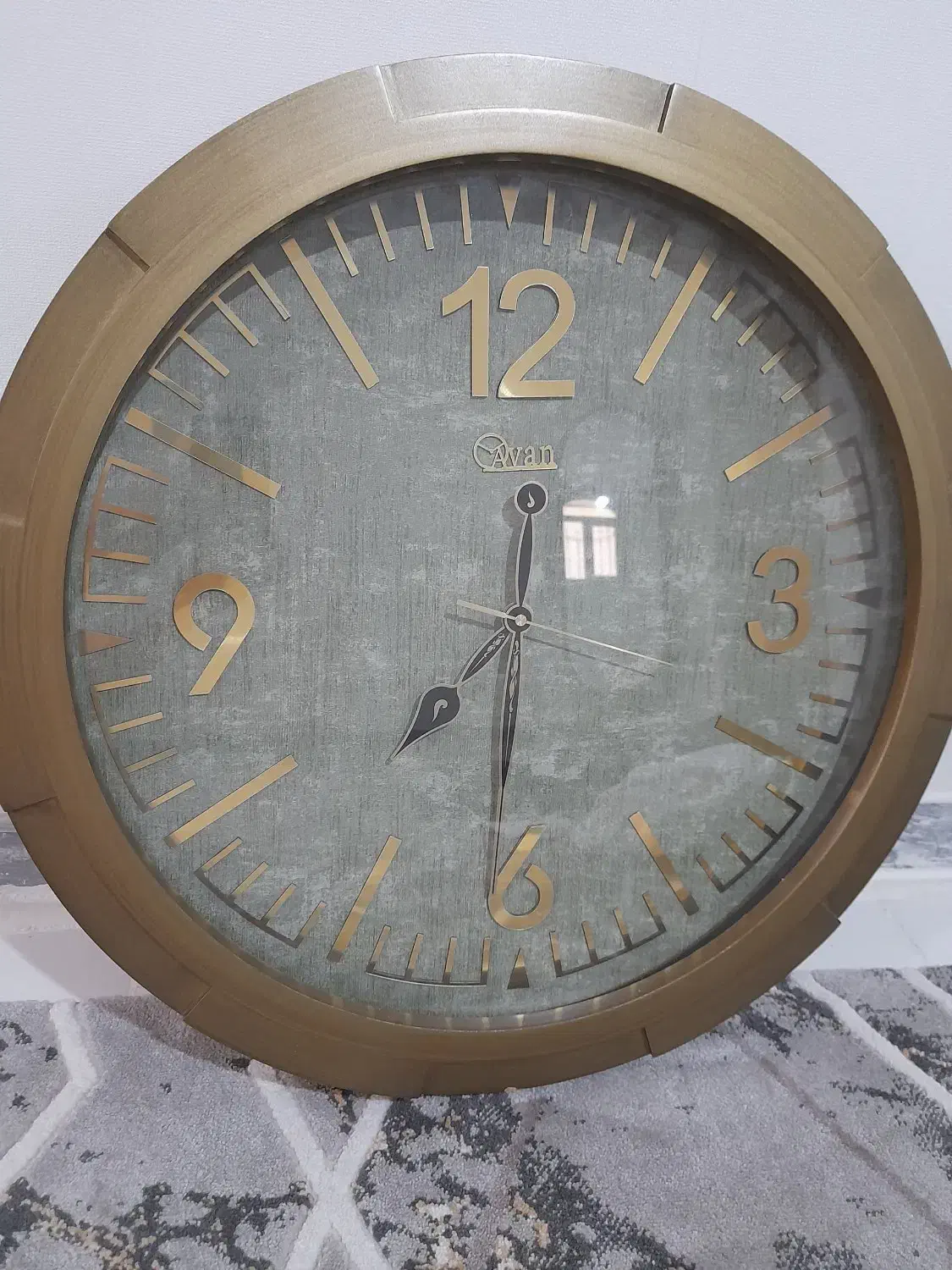 ساعت دیواری|ساعت دیواری و تزئینی|ری, سیزده آبان|دیوار