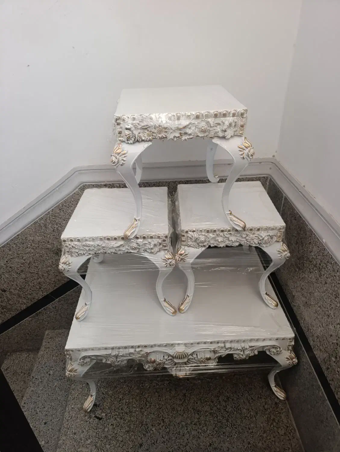 گلمیز و میز وسط|مبلمان خانگی و میز عسلی|شیراز, محراب|دیوار