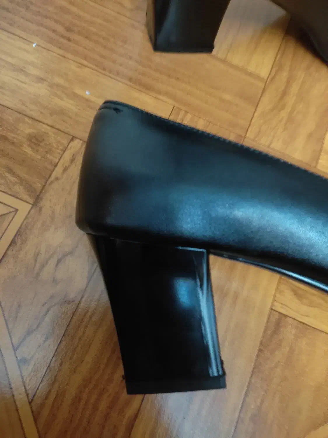 کفش|کیف، کفش، کمربند|رشت, رودبارتان|دیوار