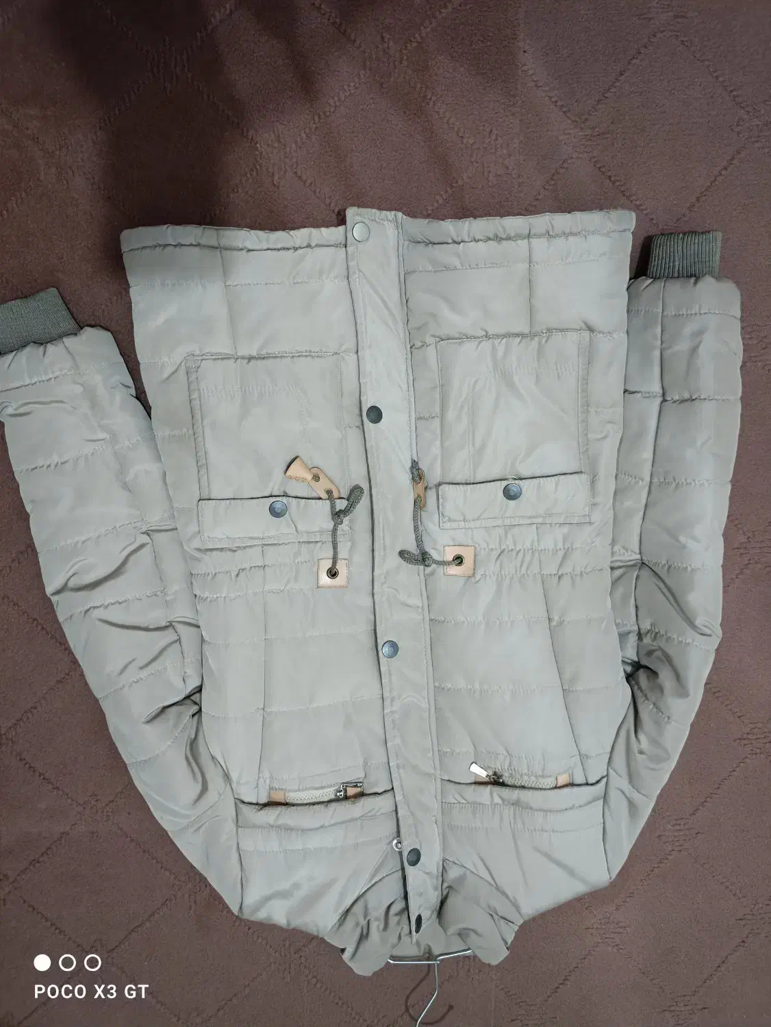 کاپشن|لباس|قدس, شهر‌قدس|دیوار