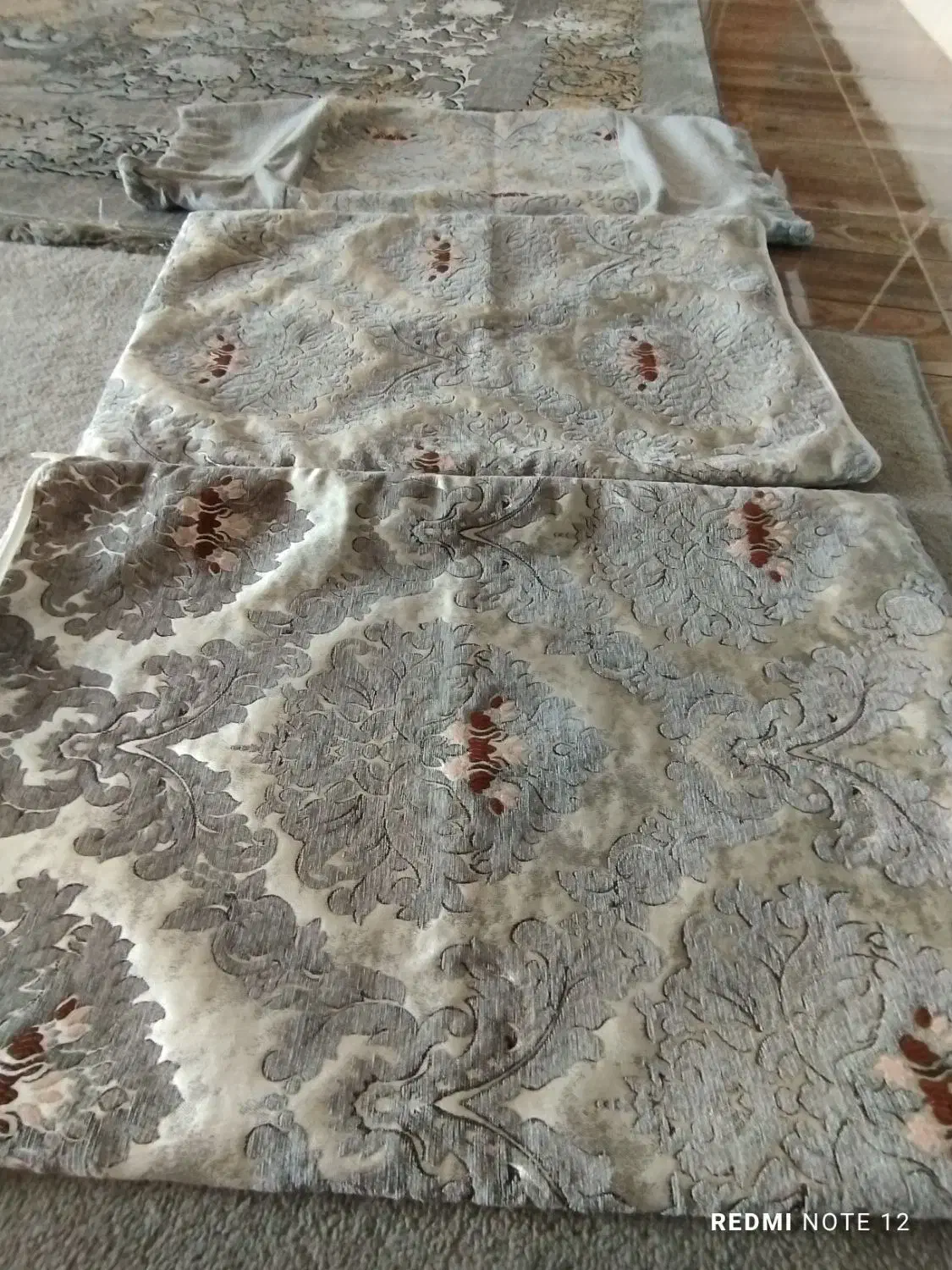 12زیرگوشی4تاگرد کرم طوسی درحدنو|رختخواب، بالش، پتو|سرپل ذهاب, |دیوار