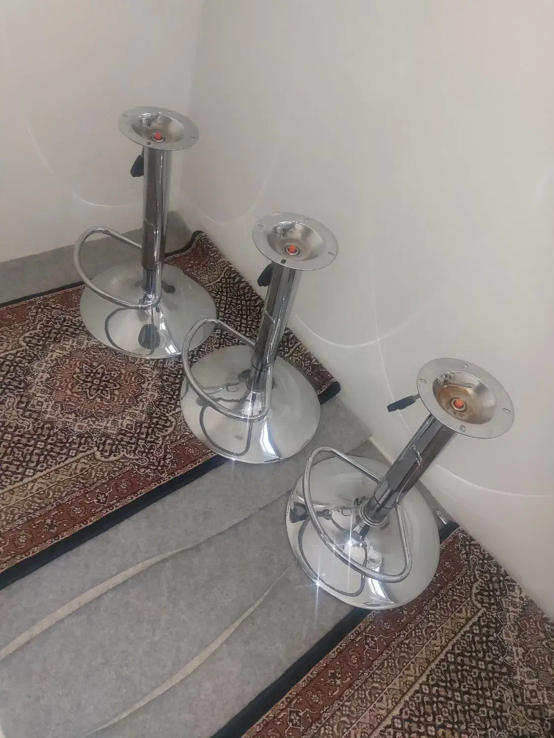 تعداد دو عدد پایه صندلی|صندلی و نیمکت|تبریز, |دیوار