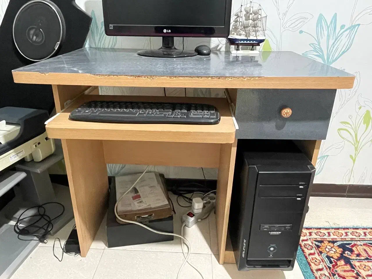 دی وی دی ومیز کامپیوتر|پخش‌کننده DVD و ویدیو|کرج, باغستان|دیوار