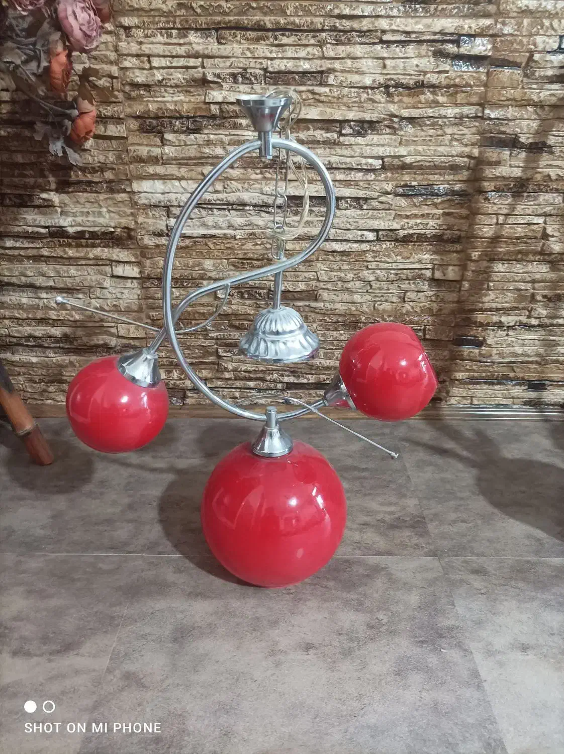 لوستر نو|لوستر و چراغ آویز|شیراز, قلعه شاهزاده بیگم|دیوار