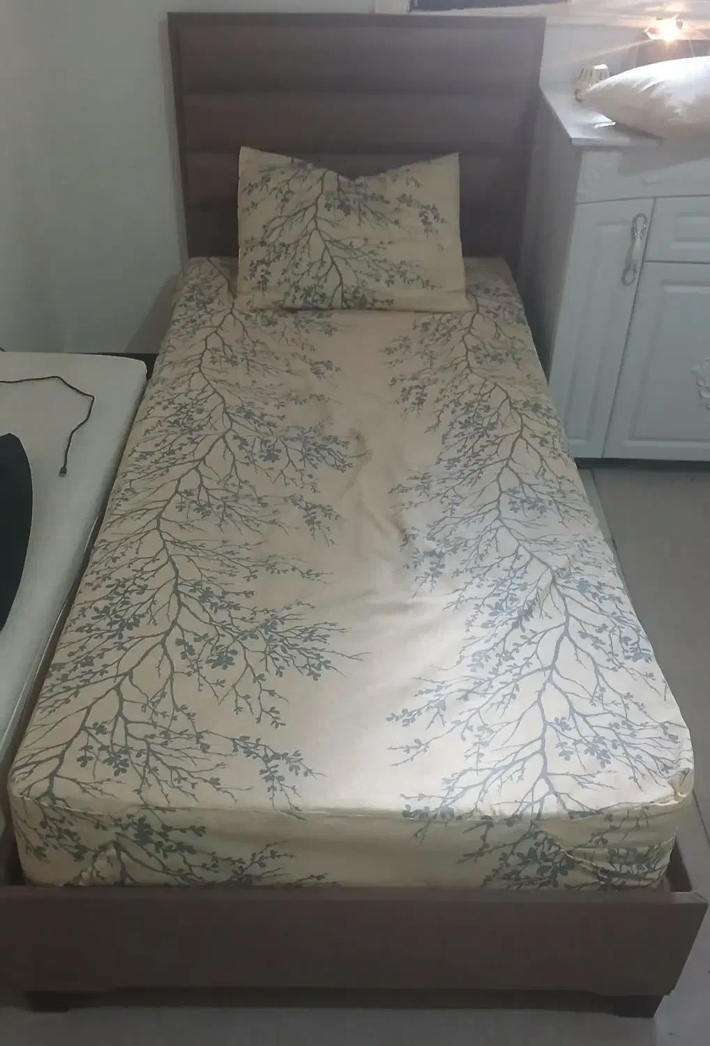 تخت به همراه تشک|تشک تختخواب|مشکیندشت, |دیوار