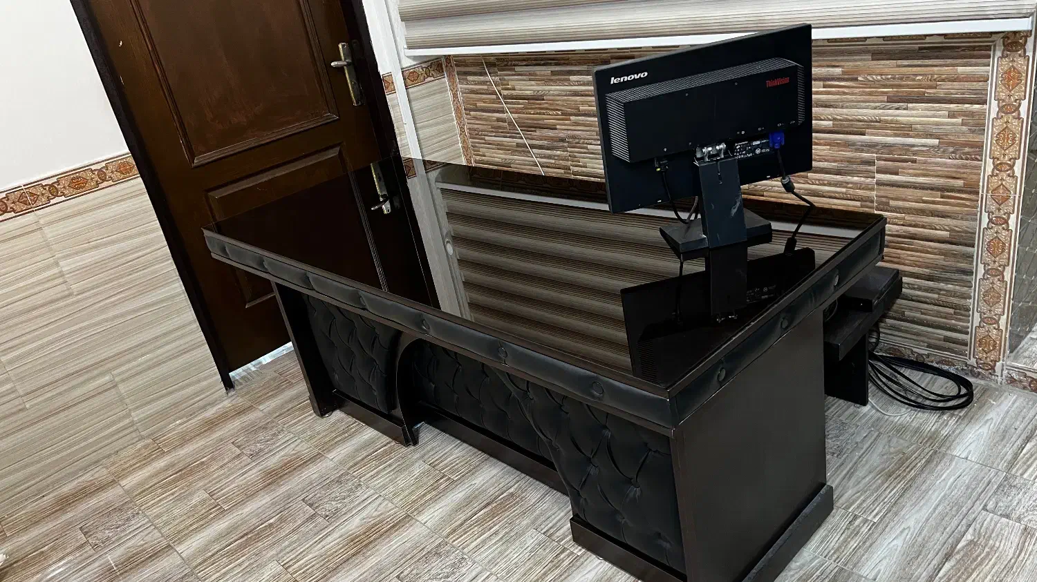 ست مبل چرمی - میز مدیریتی چرم دوزی|مبلمان اداری|قشم, |دیوار