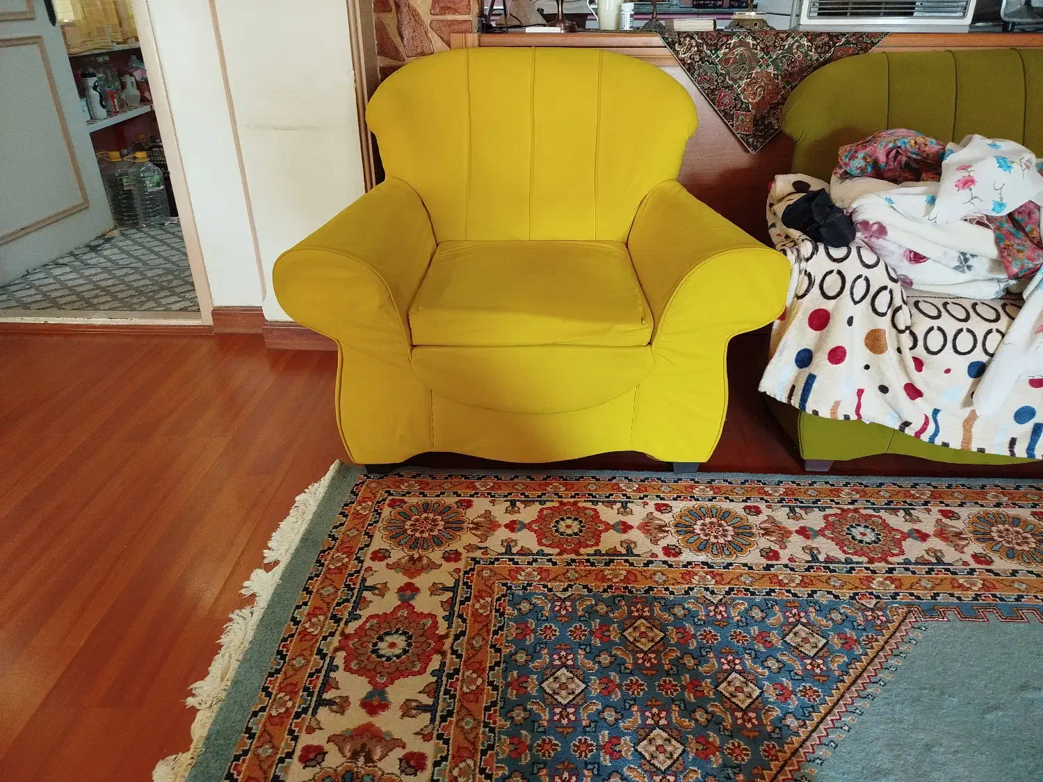 حراج وسایل منزل به علت مهاجرت|فرش|یزد, |دیوار