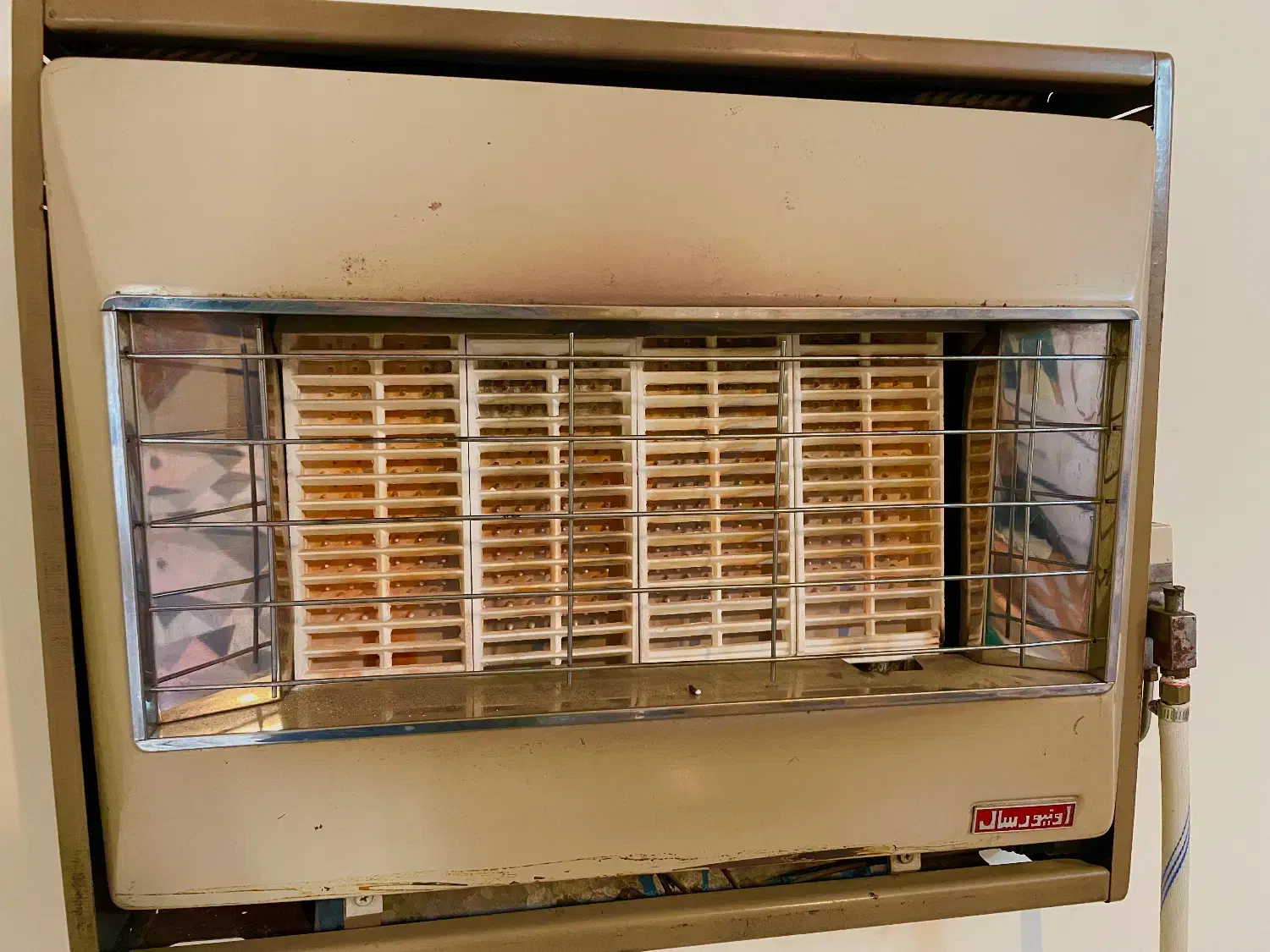 بخاری دیواری اونیورسال|بخاری، هیتر، شومینه|چمستان, |دیوار