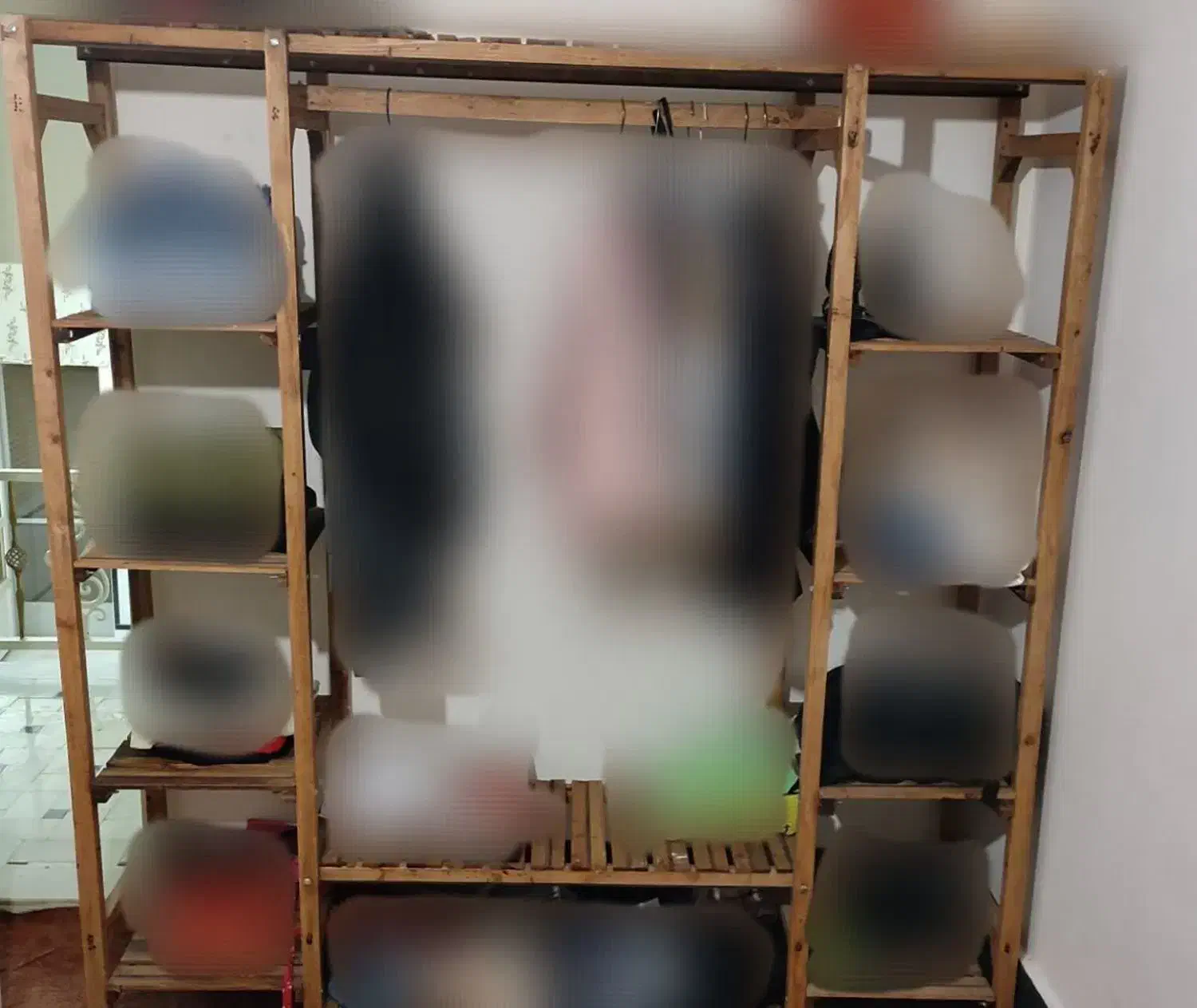 رگال لباس|جاکفشی، کمد، دراور|قم, قلعه عموحسین|دیوار