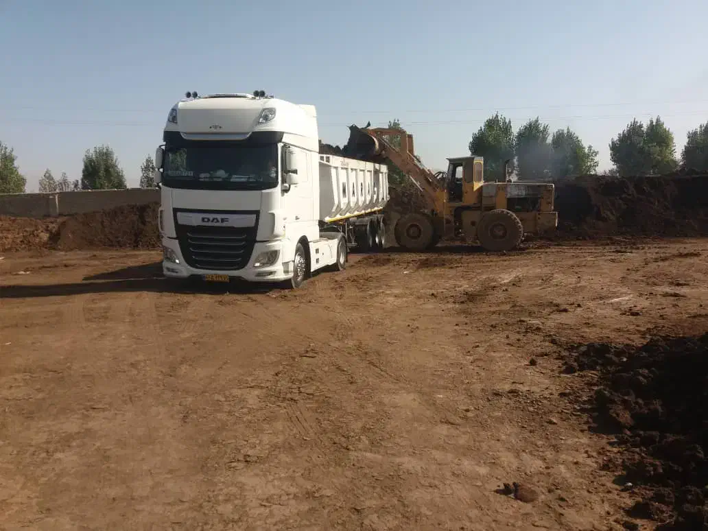 پخش کود حیوانی گاوی پوسیده بارگیری داخل گاوداری|خدمات باغبانی و درختکاری|جیرفت, |دیوار