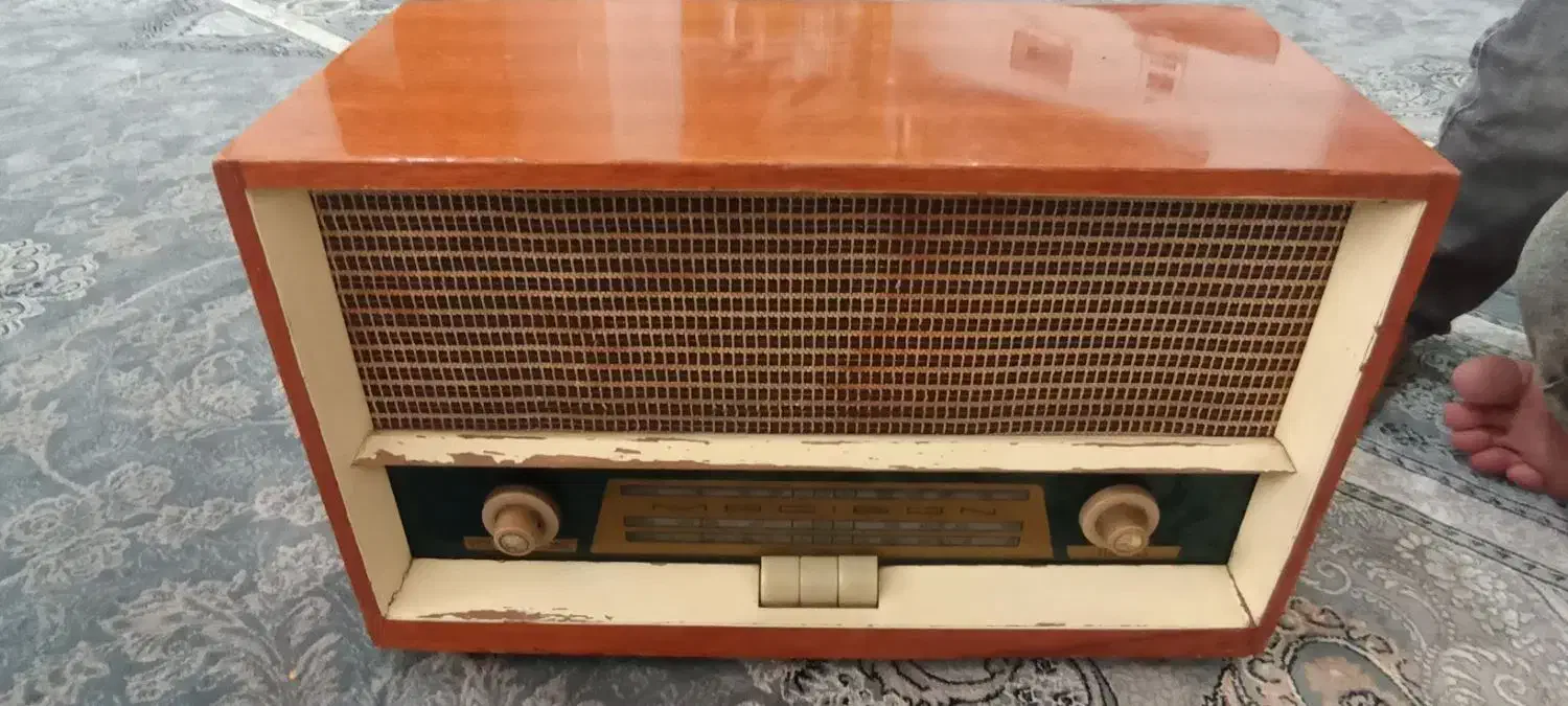 رادیو چوبی قدیمی|کلکسیون اشیاء عتیقه|ملارد, |دیوار