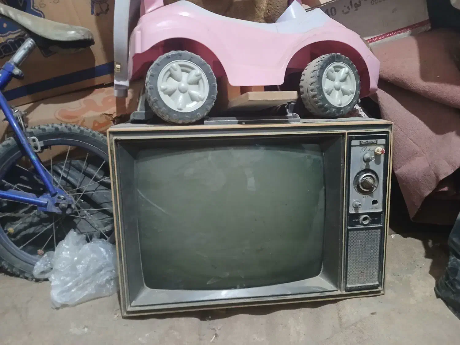 پنکه سقفی نو اکبند وتعدادی لوازم|پنکه و تصفیه‌کنندهٔ هوا|یزد, |دیوار