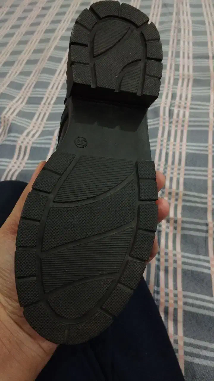 پوتین|کیف، کفش، کمربند|تکاب, |دیوار