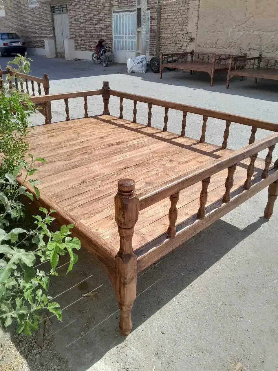 تولیدی تخت سنتی و شاهنشین تمام چوب چنار|مبلمان خانگی و میز عسلی|مهریز, |دیوار