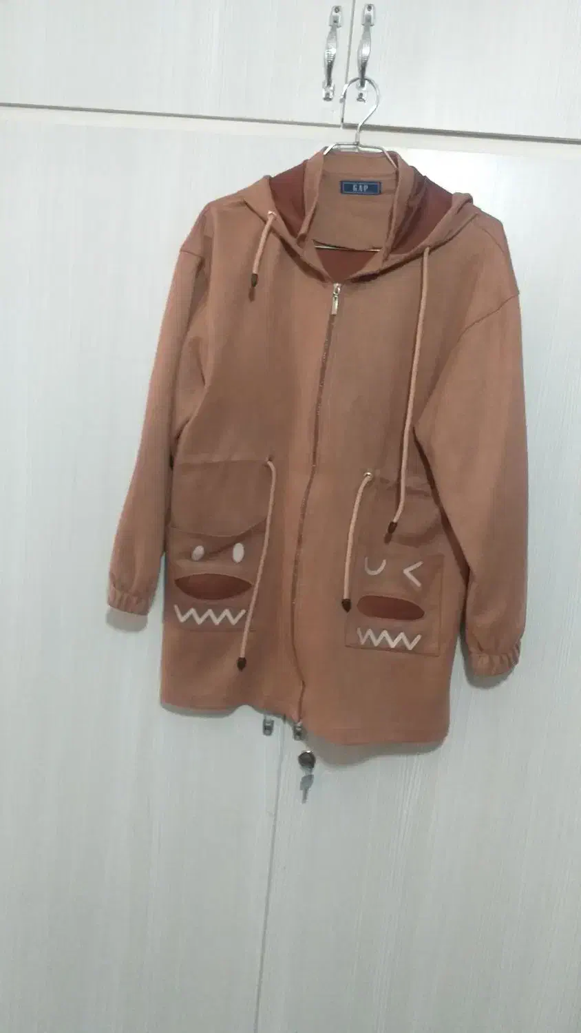 لباس|لباس|گلستان (تهران), |دیوار