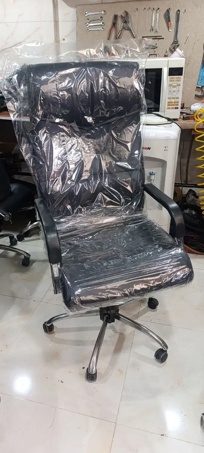 صندلی مدیریت و کارمندی پشت بلند|صندلی و نیمکت|قم, کلهری|دیوار