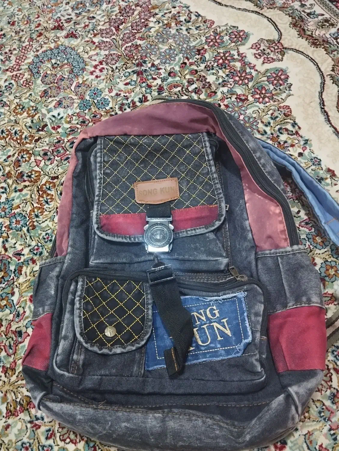 کوله|کیف، کفش، کمربند|قائن, |دیوار