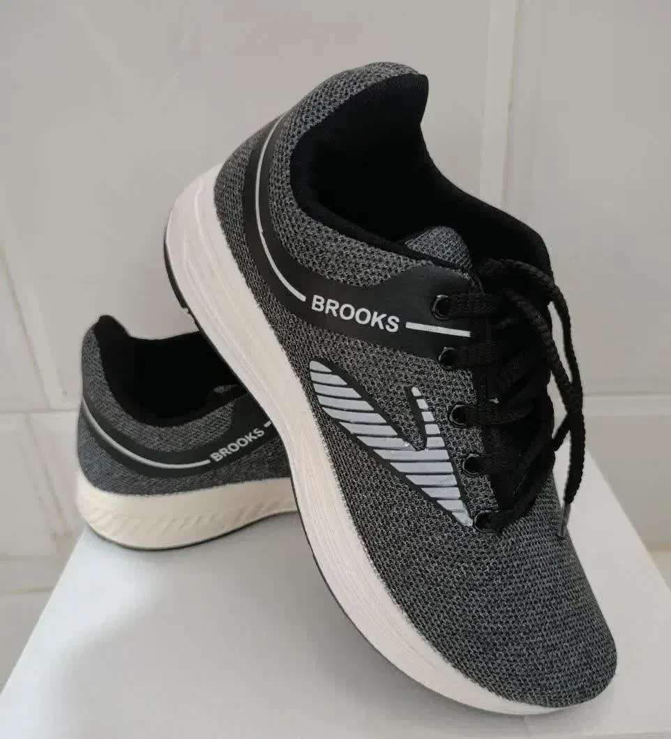 کتانی ذغالی|کیف، کفش، کمربند|قم, باغ کرباسی|دیوار