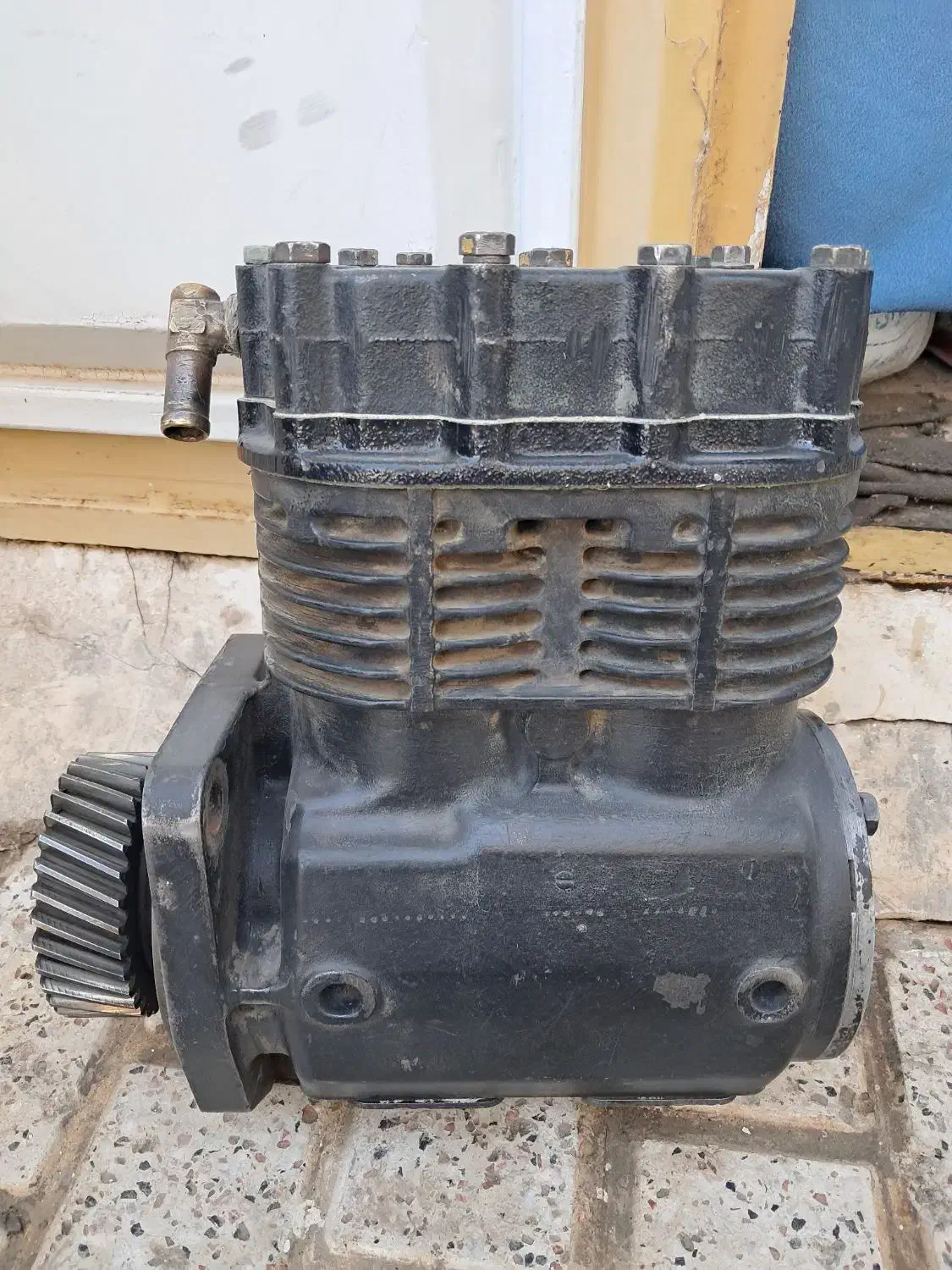 اف ۱۲ کشنده ولووF12 پمپ باد میل لاستیک ۱۵ سواری|قطعات یدکی و لوازم جانبی|مشهد, رضاشهر|دیوار