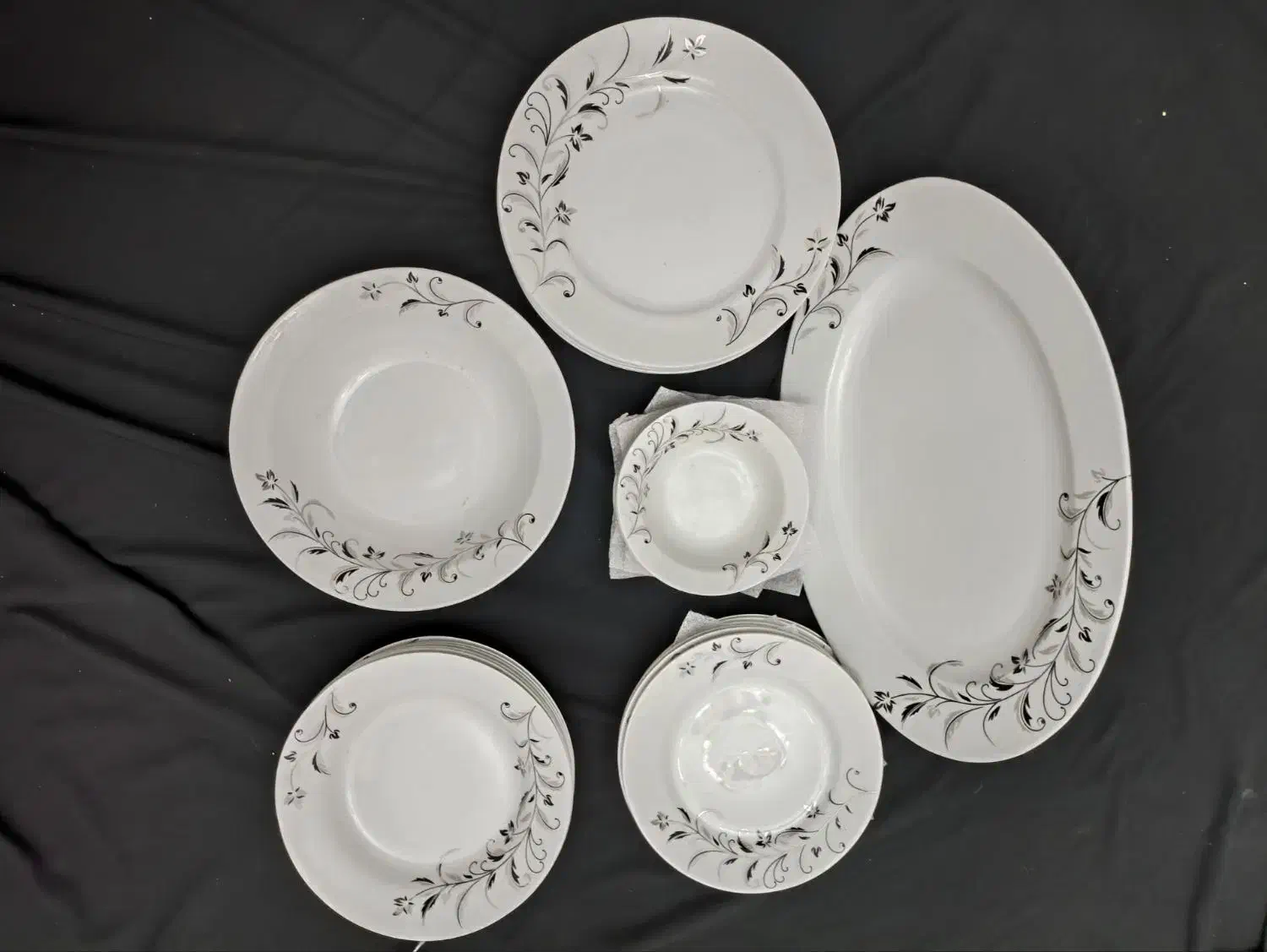 یک سرویس ظروف چینی 26پارچه|ظروف سرو و پذیرایی|ابهر, |دیوار