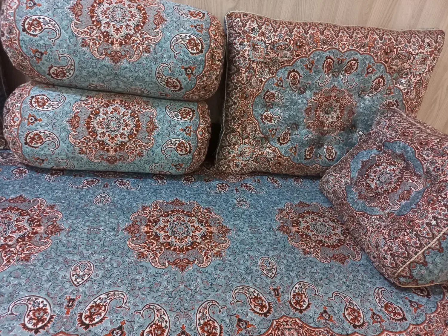 شاه نشین|پشتی|دامغان, |دیوار