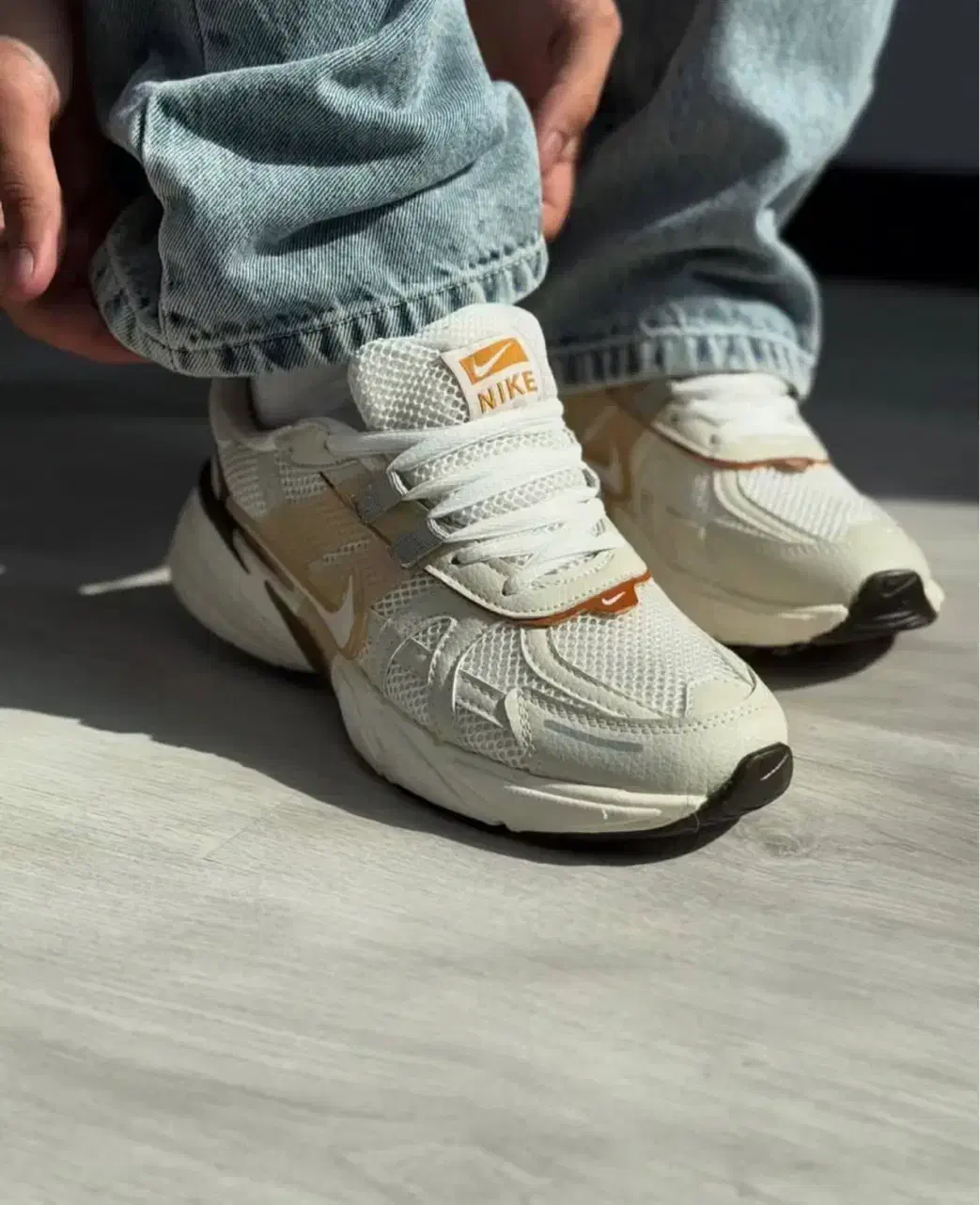 کتونی نایک ویتوکی Nike V2K رانینگ موکا|کیف، کفش، کمربند|تهران, نعمتآباد|دیوار