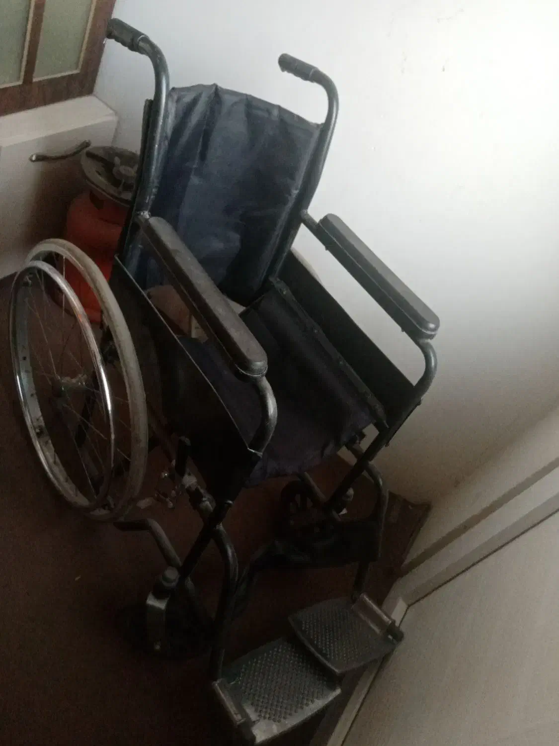 تخت بیمارستانی سه شکن و ویلچر|آرایشی، بهداشتی، درمانی|مشهد, چاهشک|دیوار