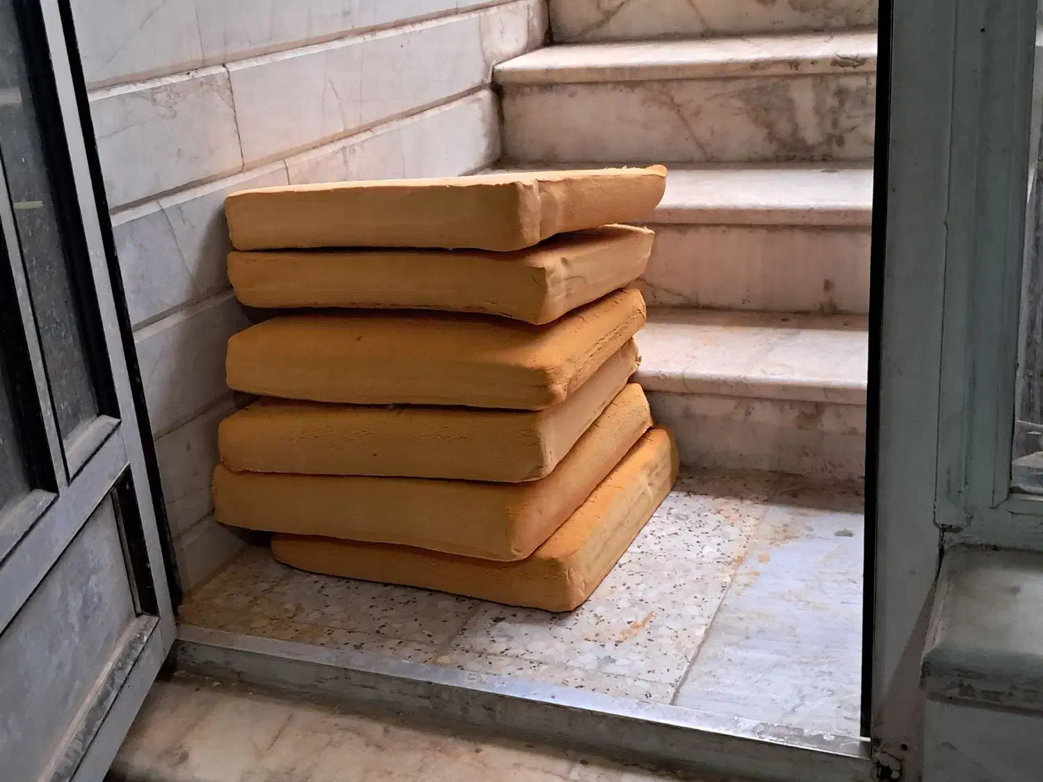 هفت تا فوم مبل کارکرده|مبلمان خانگی و میز عسلی|قم, مسجد امام حسن|دیوار