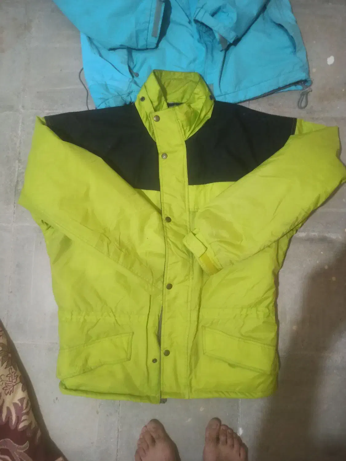 کابشن اورجینال|لباس|سبزوار, پیروزی|دیوار