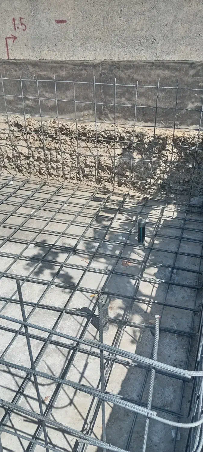 دوتا کارگرنیمه ماهر نیازمندیم آرماتوربندی وقالبندی|استخدام معماری، عمران و ساختمانی|مشهد, امام خمینی|دیوار