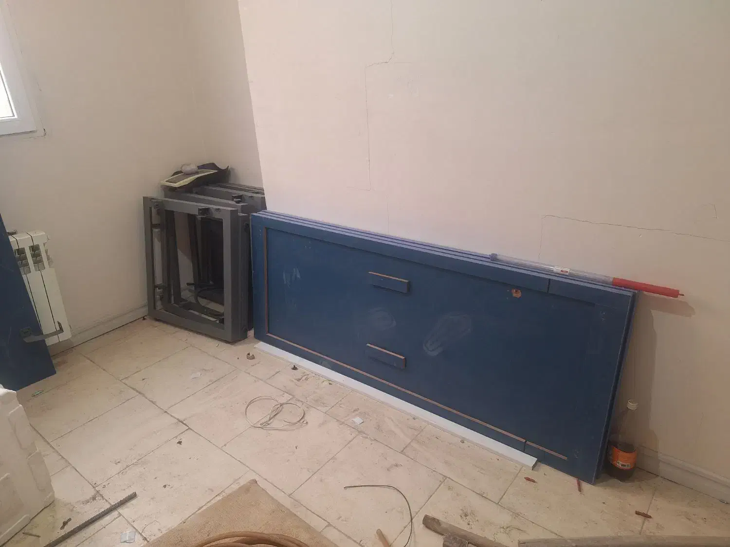 ۳ عدد میز و ۶ عدد صندلی اداری در حد نو|مبلمان اداری|پرند, فاز ۲|دیوار