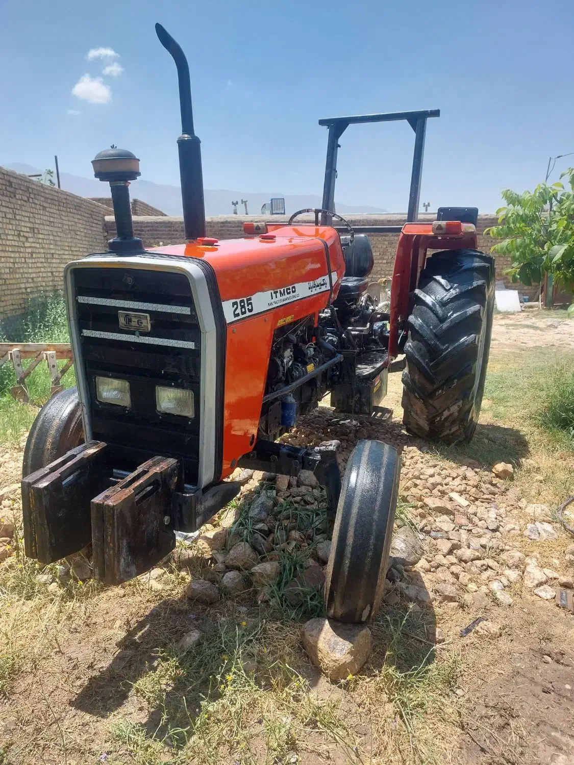 تراکتور ۲۸۵ عتیقه|خودرو سنگین|نهاوند, |دیوار