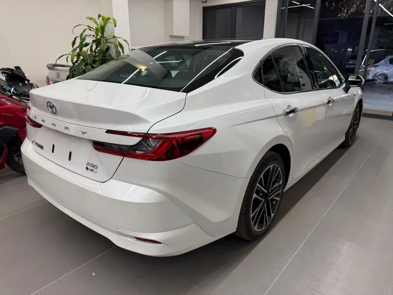 تویوتا کمری ۲.۵ لیتر هیبرید ۲۰۲۵ فول چین صفر خشک|خودرو سواری و وانت|اصفهان, مسجد مصلی|دیوار