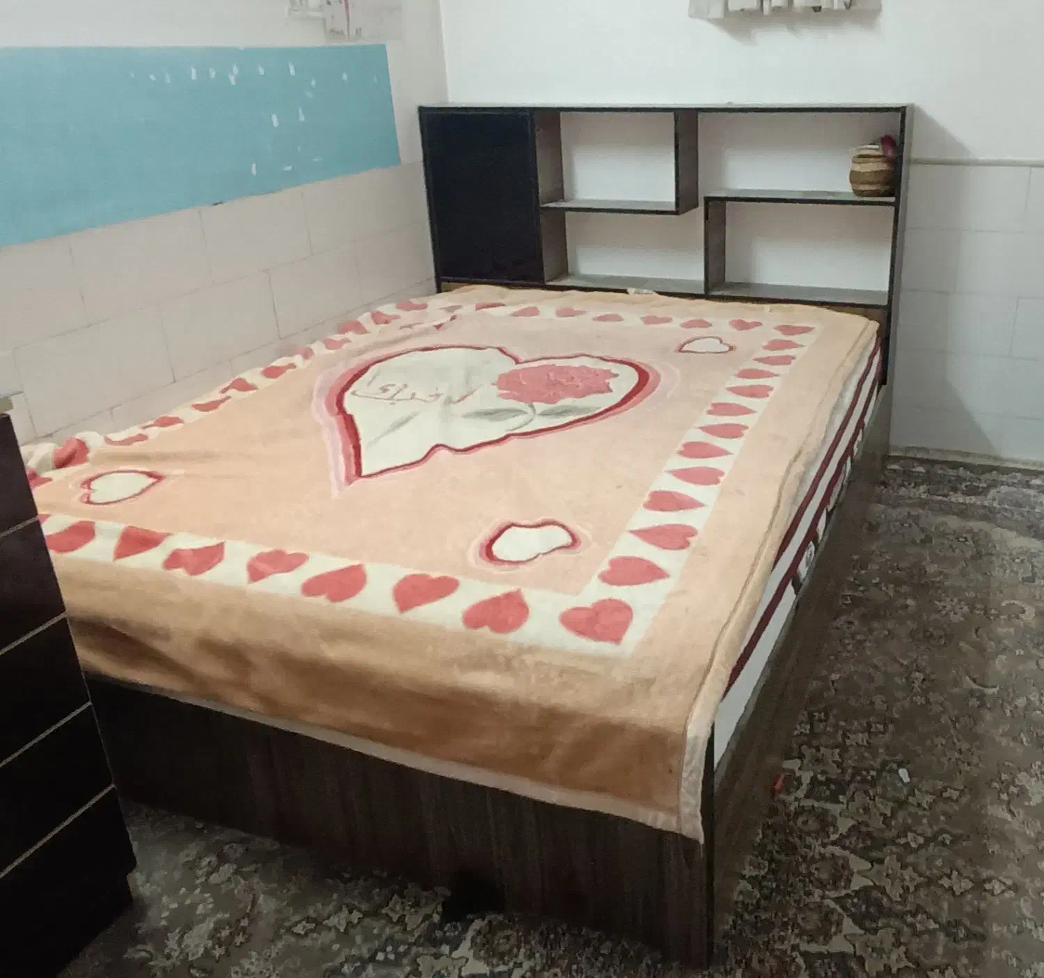 تخت خواب دو نفره و تشک در حد نو|تخت و سرویس خواب|یزد, |دیوار
