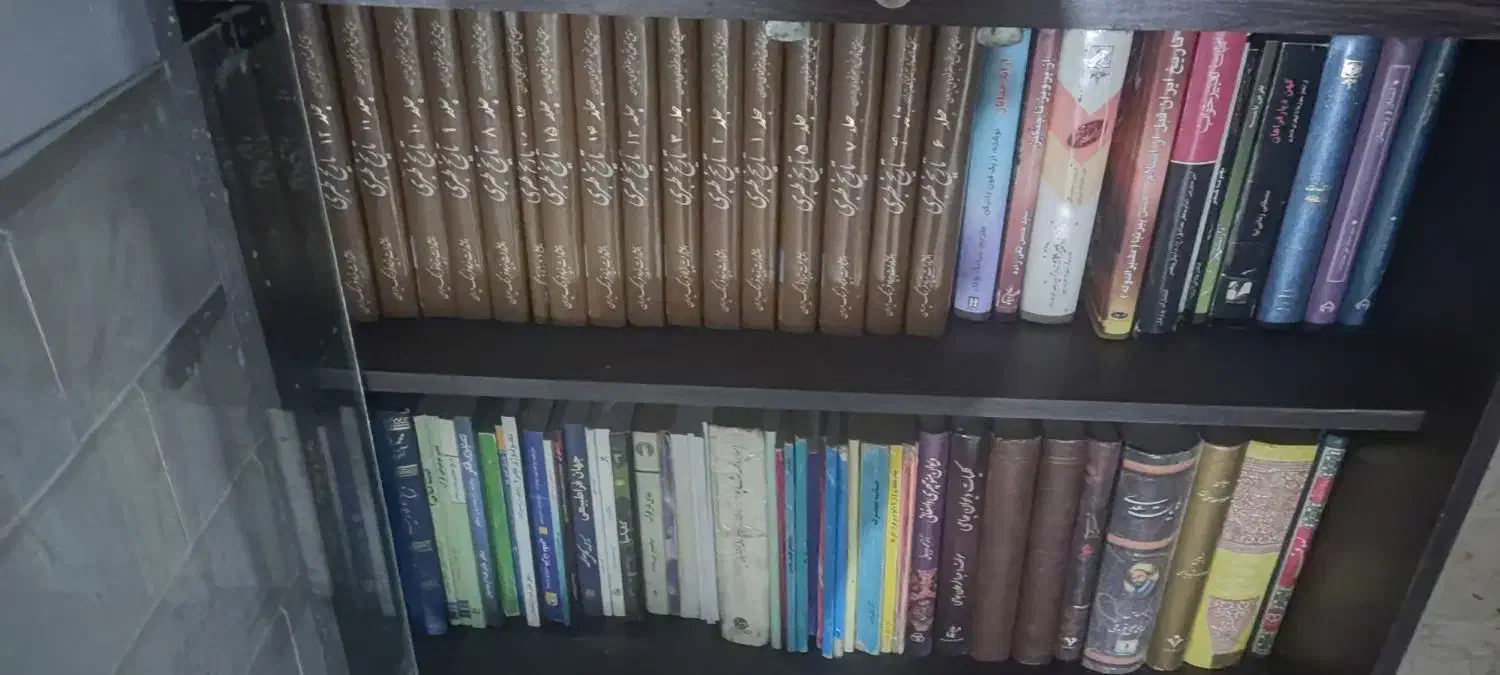 تاریخ طبری ۱۶ جلدی و کتابخانه شخصی|کتاب و مجله تاریخی|کهک, |دیوار