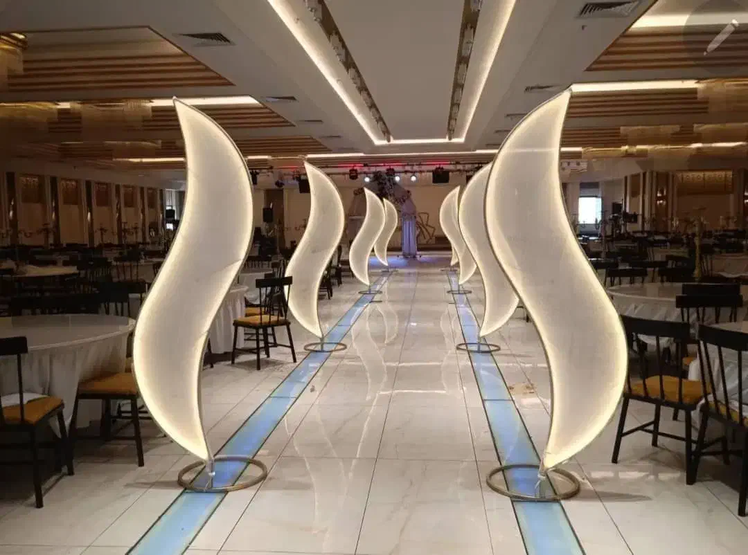 ورود و جایگاه عروس مدرن تالار|عمده‌فروشی|خور (اصفهان), |دیوار