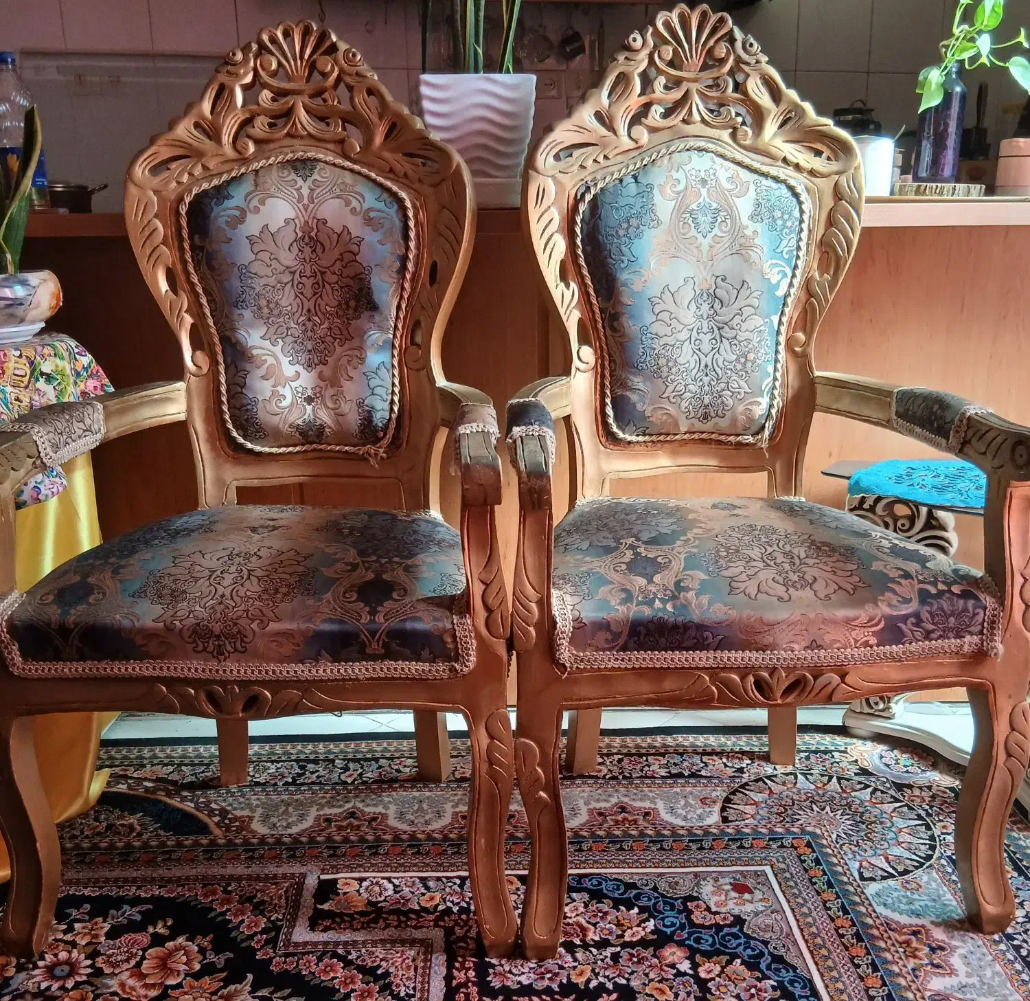 مبل ۹نفره سلطنتی طلایی، ۷نفره تکی همه دسته دار|مبلمان خانگی و میز عسلی|اصفهان, خلیل آباد|دیوار
