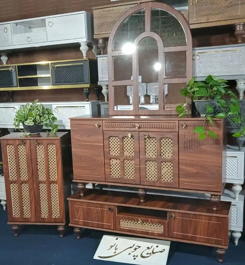 ست جذاب با آینه مشبک سه تیکه قیمت تولیدی|بوفه، ویترین، کنسول|قم, قلعه کامکار|دیوار