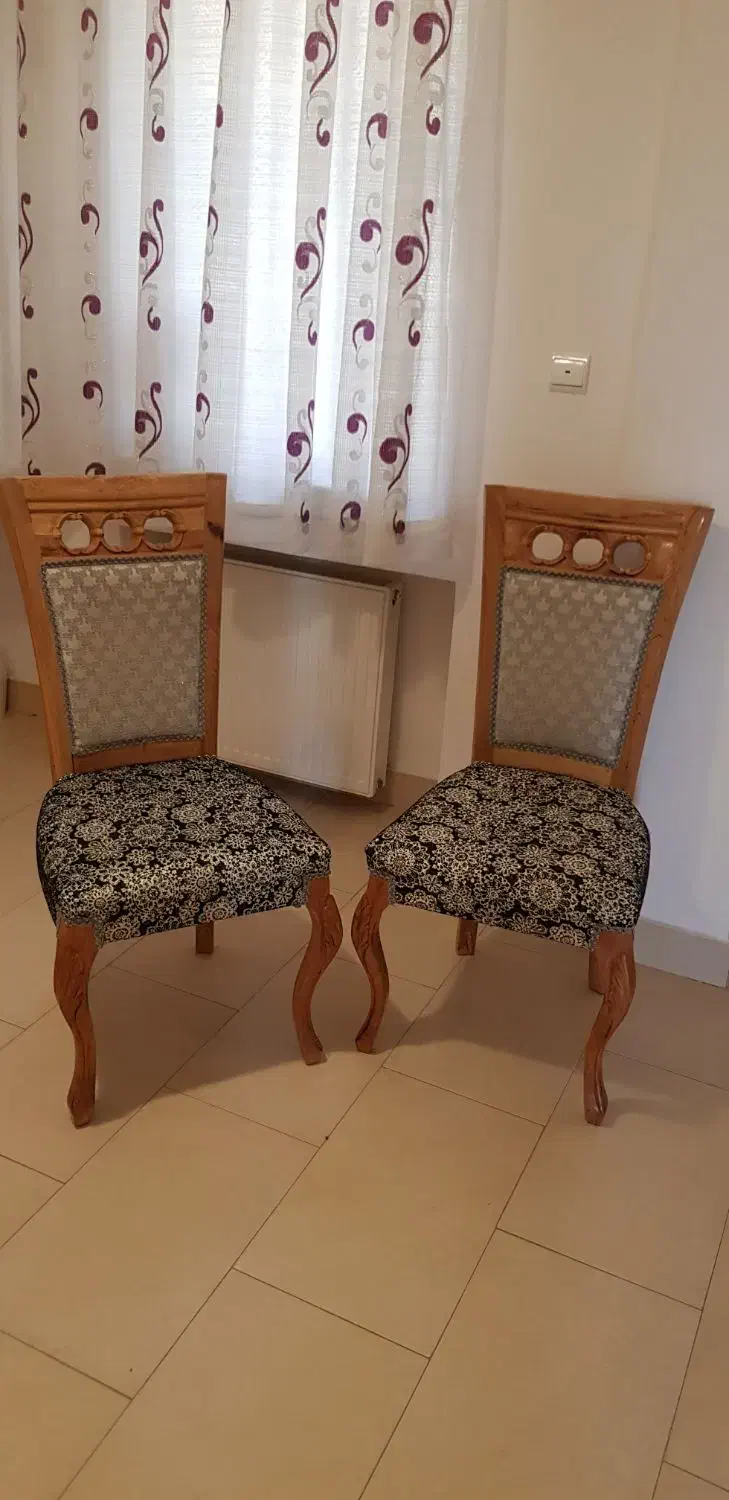 دو عدد صندلی چوبی نو بدون شکستگی|صندلی و نیمکت|هشتگرد, فاز ۲ مهستان|دیوار